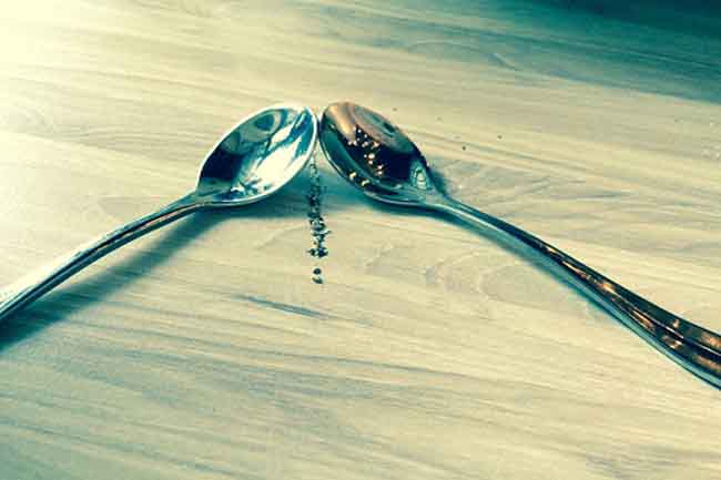 लैशेज कर्ल करें